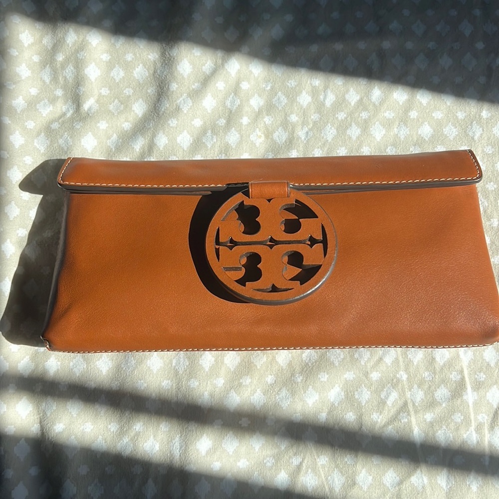Tory Burch Miller leather clutch in Aged Camello
